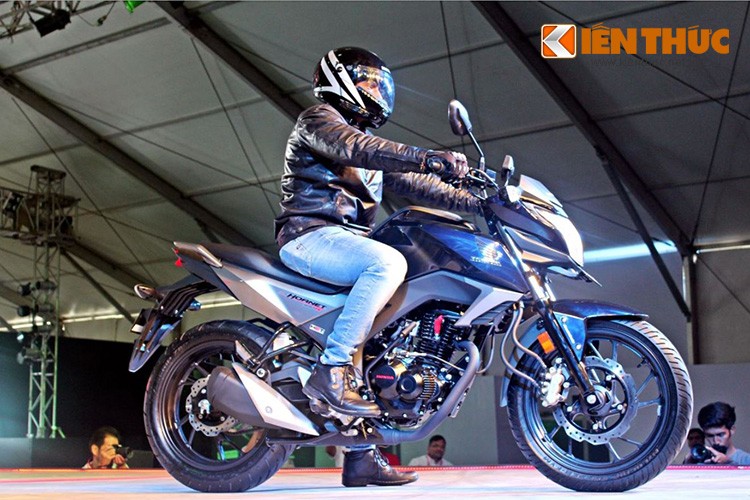  Honda CB Hornet 160R là chiếc xe côn tay thể thao cỡ nhỏ mới. Nó vừa có mặt tại thị trường Ấn Độ và cùng với CB Unicorn 160 tăng lực cạnh tranh trong phân khúc quan trọng này.